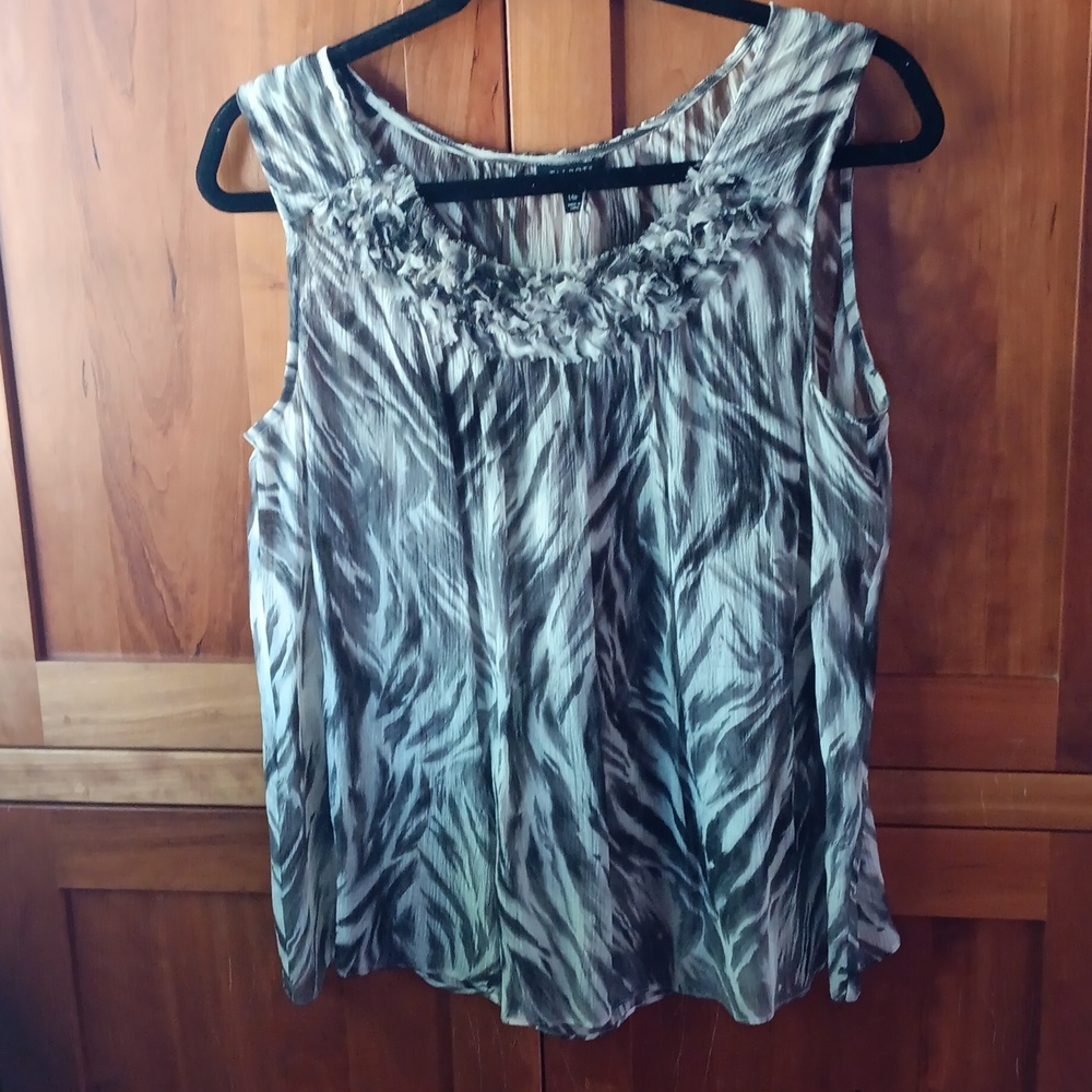 Talbots sleeveless B/W sheer sleeveless silk shell, like new, size 14 petite